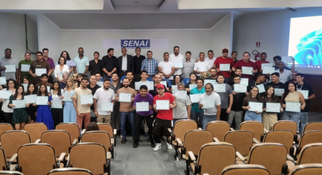 Solenidade de entrega de certificados marca encerramento de cursos do PROSSIGA/SENAI